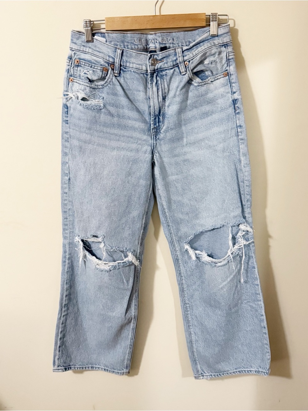 American Eagle Stovepipe Distressed Womens Jeans Size 8 SHORT